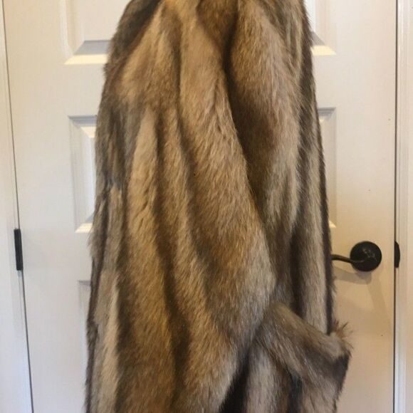 Unique Colored Design Raccoon Fur Coat from Canada‎ - Picture 3 of 8
